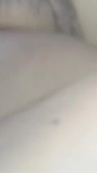 リアルなインドのデシMILFが彼女の膣を触るトレーニング