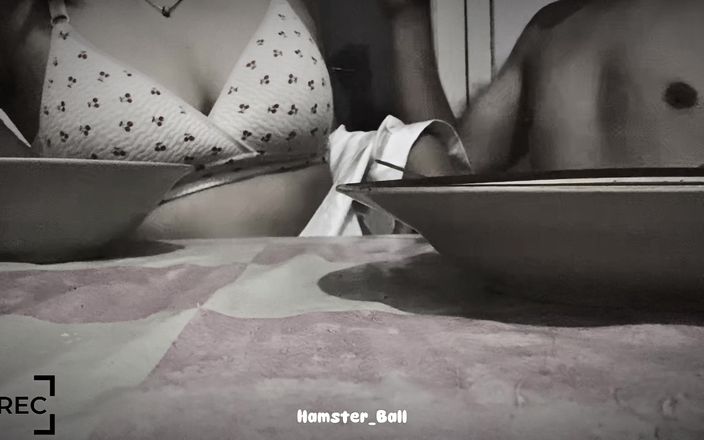 Hamster_Ball: 和tinder女友在面馆打手枪，户外!!