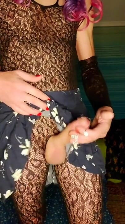 Lizzaali: Boşalma öncesi oynuyor ve tadılıyor