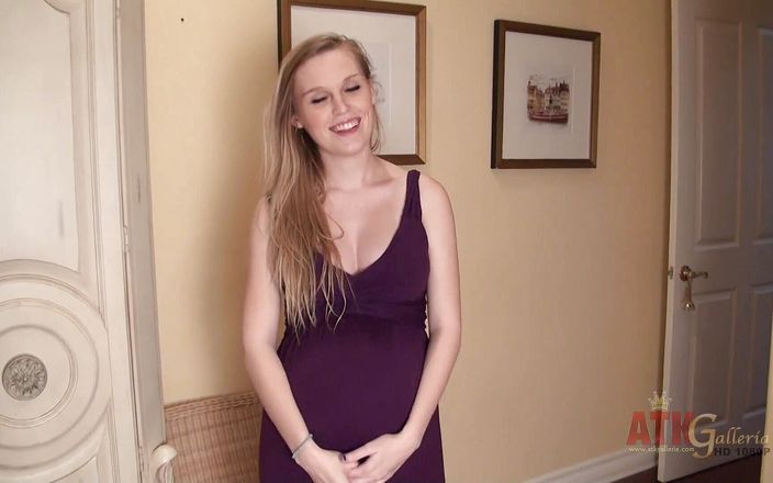 ATKIngdom: सेक्सी और गर्भवती Amanda Bryant का साक्षात्कार