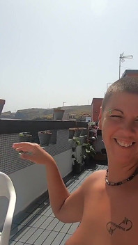 Un altro pompino sulla terrazza aperta e ingoia la sborra