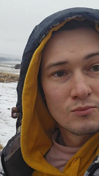 Trochu riskantní močení - POV venkovní čůrání muže během přírodní procházky