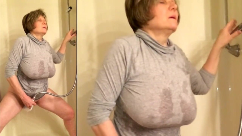 MarieRocks: Big Breasted GILF masturbates in a gray shirt