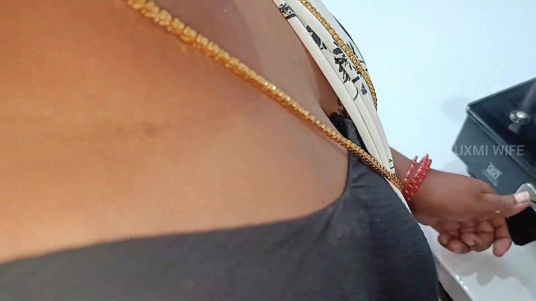 Luxmi Wife: Manželka dostane vrchol orgasmu tekoucí z kundičky - 1