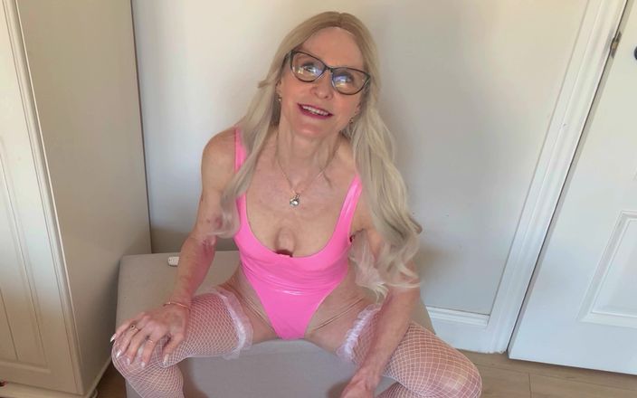 Deeliteful Jacy: Barbie