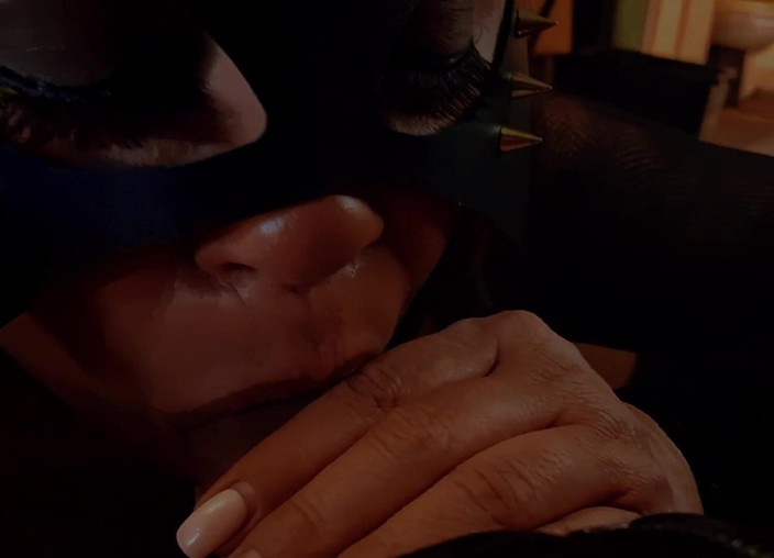 Miss Midnight X: Ти не повинен дивитися це