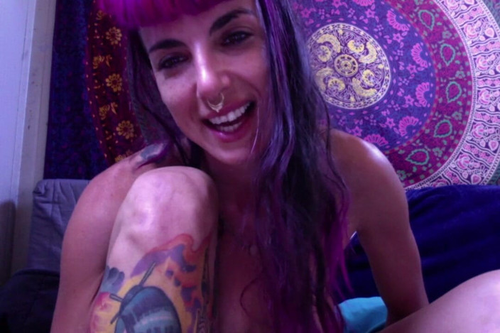 Goddess Maya: Super excitată jucându-se cu tine