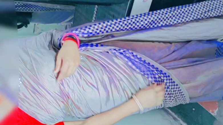 Rakul008: Zeer schattige Saree Bhabhi (full HD) wordt erg stout met haar...