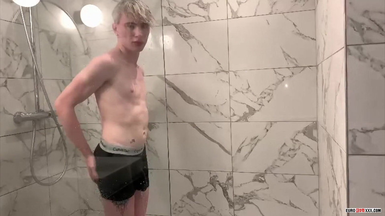 Euro boy xxx: Kåt i hotellrummet