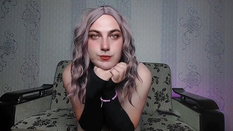 Kitty_Cross: Piękny Femboy pokazuje wspaniałe uda podczas tańca powoli