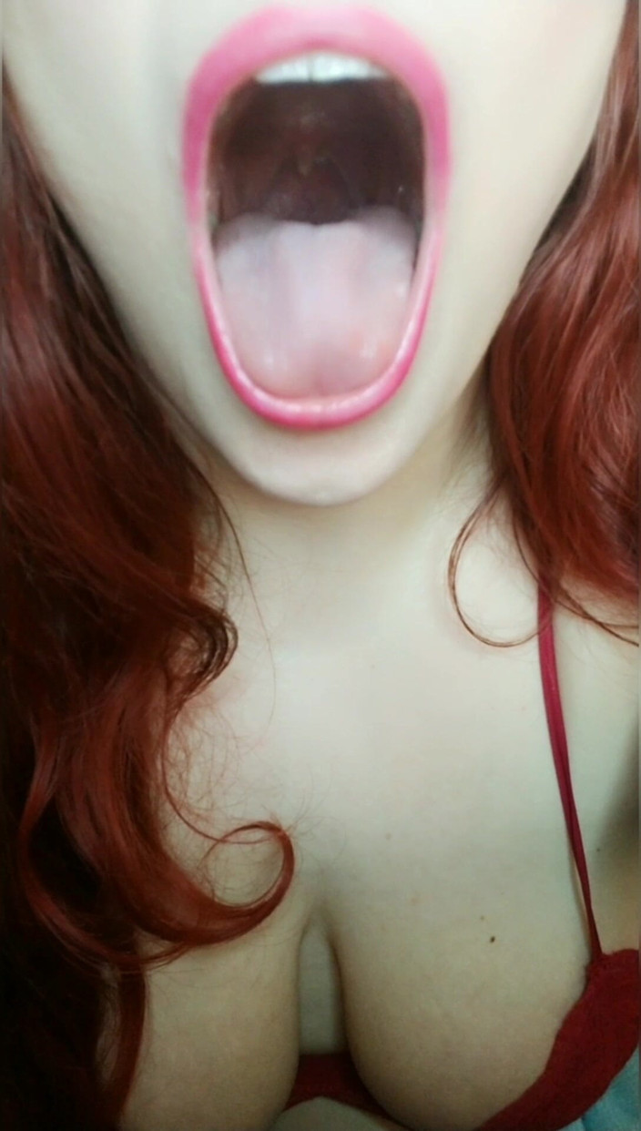 Scarlet Vixen: Aberto, língua para fora, flexionando para o seu prazer