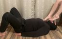 Niki studio: Ik gebruik een voetenbankslaaf om mijn voeten te ontspannen