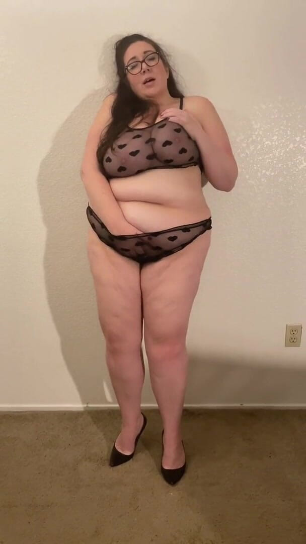 cutejayne: MILF montel yang bengkung menyentuh dirinya berdiri