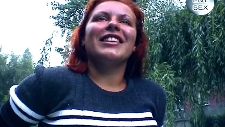 TRASHPORN: Une bombasse mature doigte sa chatte baveuse jusqu’à l’orgasme dégoulinant