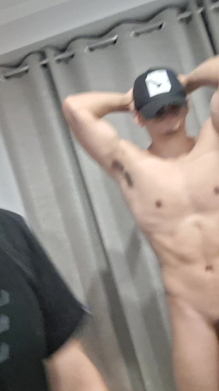 Bare skin man: เขาเริ่มคุยเรื่องนี้และจบด้วยปากเต็มปาก