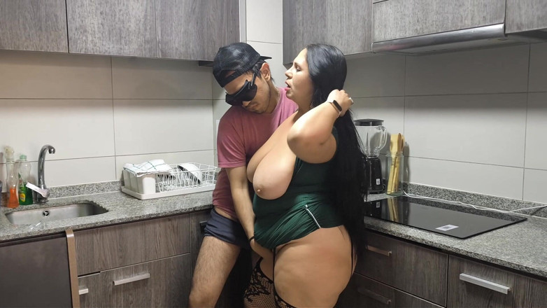 Riderqueen: ファンのためのビデオ、継母と彼女のホットキッチン