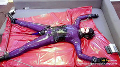 Spike Essex: Orgasmy s kouzelnou hůlkou pro latexovou MILFKu Lisu v self...