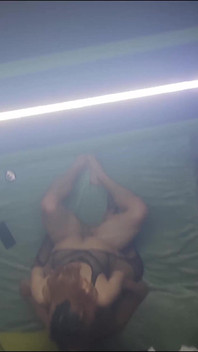 Arkadaşımla Birlikte Bu Adamla Yatıyoruz