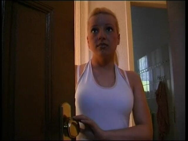 Lucky Wankerz: Solo blonde playing with her favorite sex toy at casting