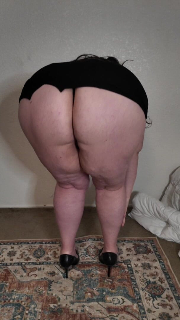 cutejayne: Tante semok kulit putih toket besar lagi ngungkap pelan-pelan