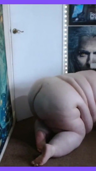 SSBBW Crawling on the Floor
