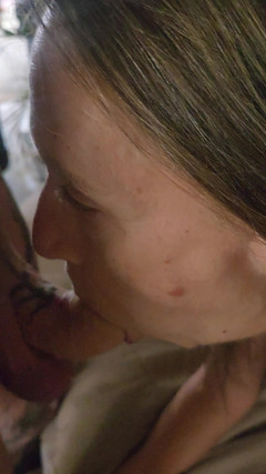 Goode Girl: İyi kız kocasının yarağını emiyor ve mastürbasyon yapıyor