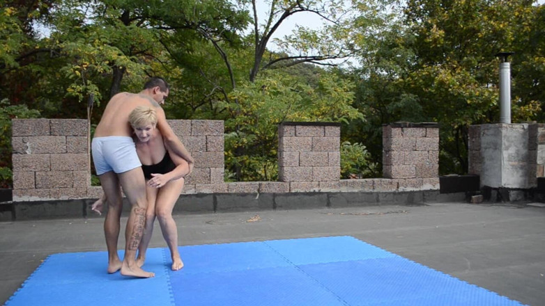 European Lift and Carry Club: Big stepmom show us her straight on poor dude