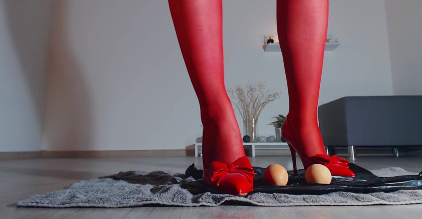 LegsOnHeels: Cbt legate de - zdrobind 2 ouă sub tocurile mele