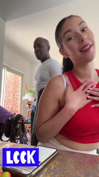 Dann Zerlegte Er Meine Muschi Mit Seinem Großen Schwanz Vor Den Augen Meines Mannes