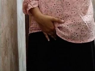 Riya Thakur: Teen bhabhi genießt masturbation