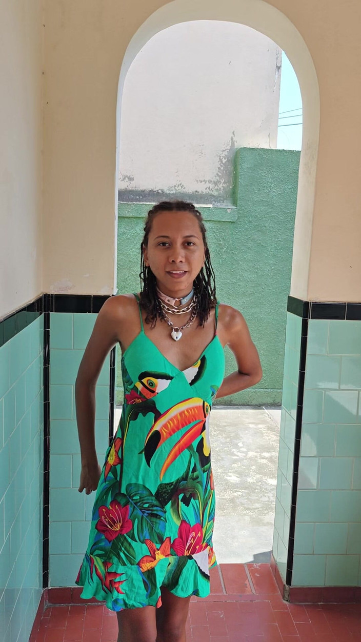 Lily Slav: Hubený submisivní striptýz