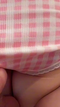 Apertada buceta virgem menina pediu para começar a desbloqueá-la de seu cu