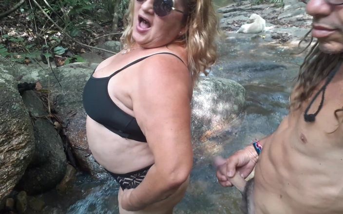 Tomsorte: Katia Heffner di hutan