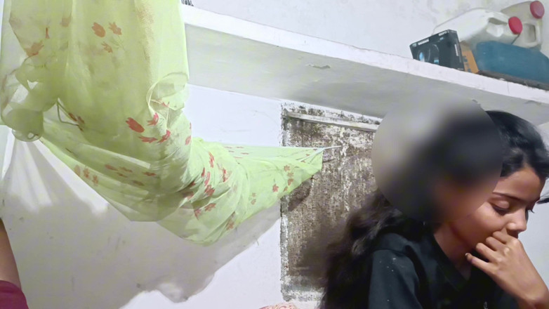 SanskariGirl1: Clear Hindi Audio Freundin Kam, Um Für Neues Telefon Zu...