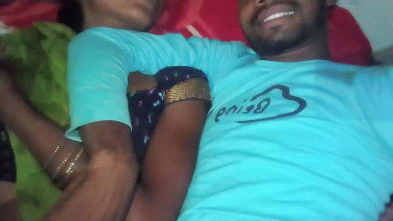 Premi pooja: 印度热辣XXX视频。