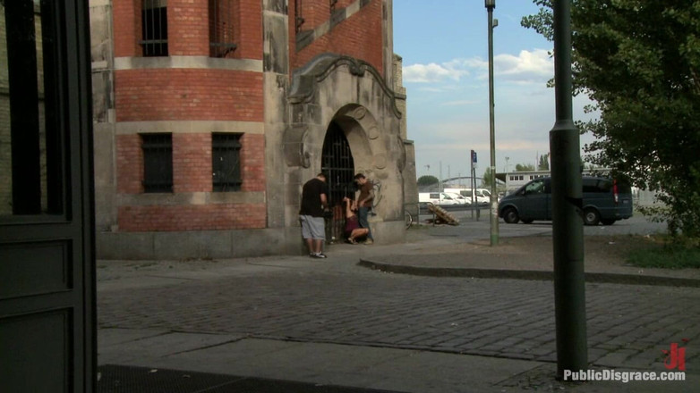 Public Disgrace by Kink: 带我上街