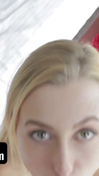 SisLovesMe - lucky stud fångad kåt blond brud gnugga hennes fitta får knulla henne istället