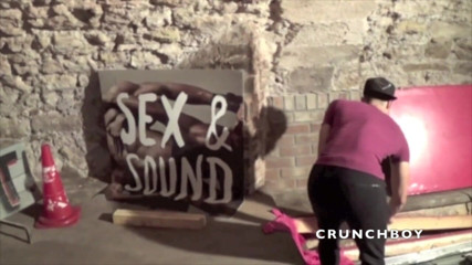 Crunch Boy: Un jumelle se fait baiser au sous-sol à Paris par Dorian...