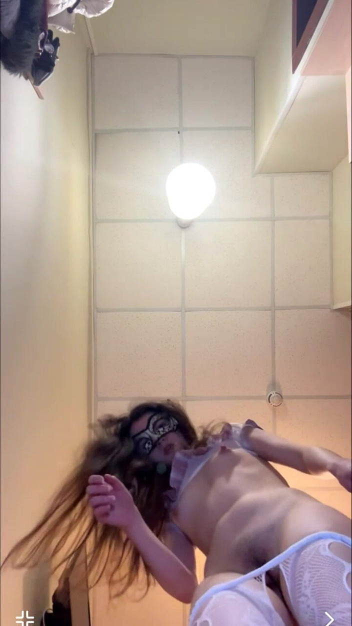 JuliaVeil: Rosyjska Masturbacja Analna Z Bliska I Rozmowa. Rozwarta, Kremowa Cipka