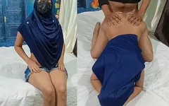 Ateşli tesettürlü kız komşus tarafından sert sikiliyor
