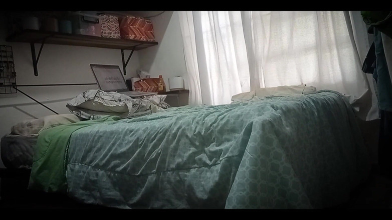 Karmicoxv: Escondié el teléfono celular en mi habitación, ella es muy...