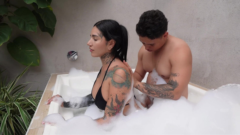LustHub: Un Finto Massaggiatore Provoca Orgasmi Inaspettati Ai Clienti Spa