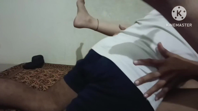 Meena aur James: Meenas bästa njuter av sex med James när Meena inte är...