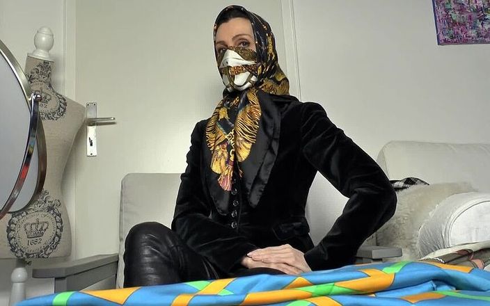 Lady Victoria Valente: Silk Scarf Mask और हेडस्कार्फ