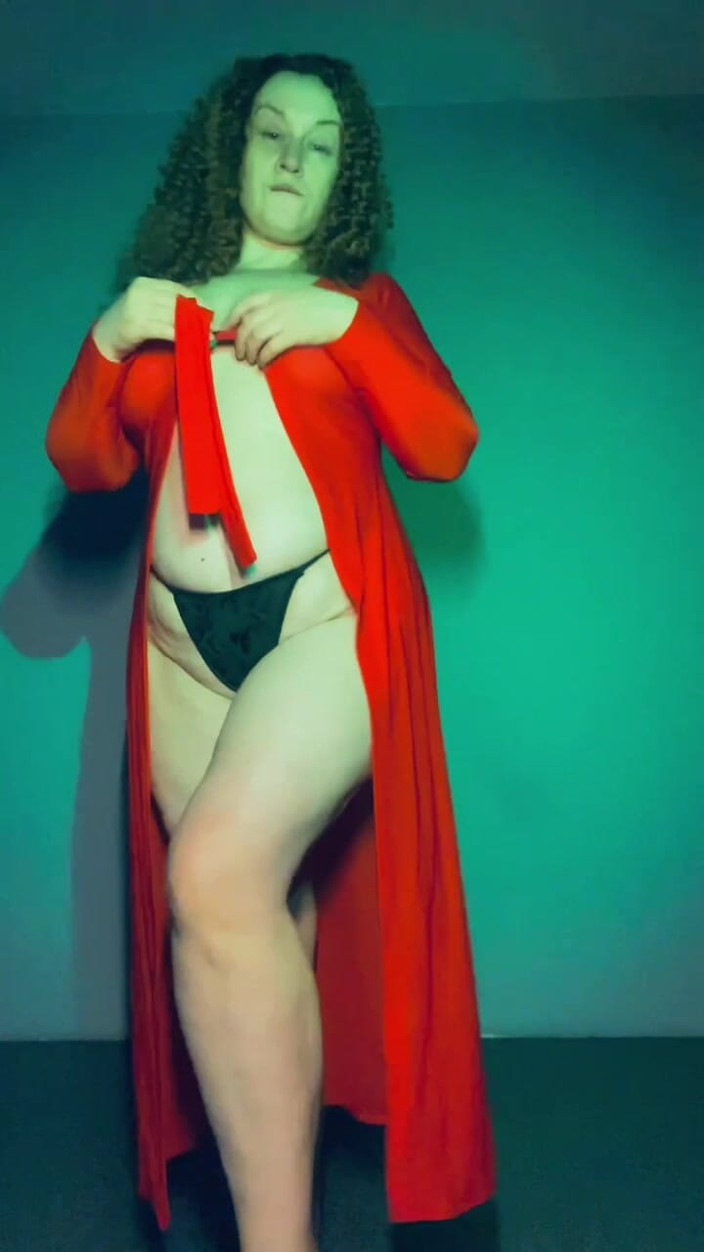 VikkiGeorgia: Fat Body Show