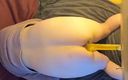 dolphinboy: Un cul femboy bruyant pendant qu’un gode serre la prostate...