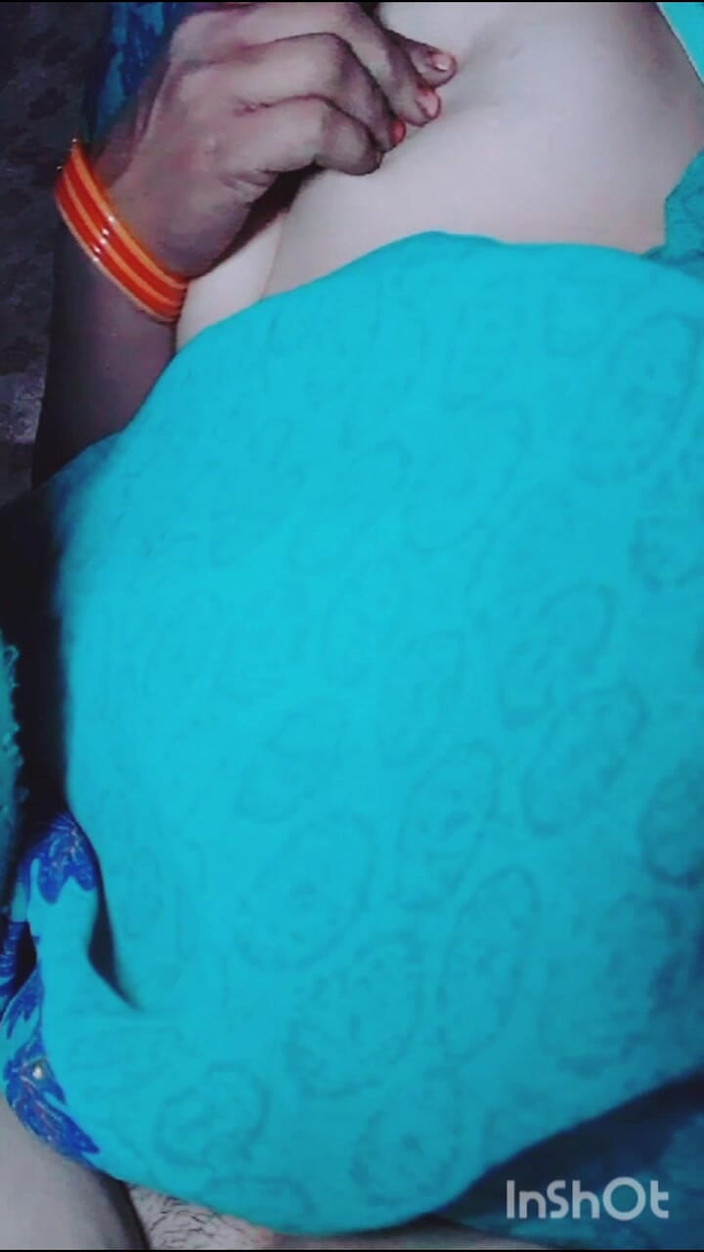 TricolorMusic3: ホットセクシーなバビー、大きなサイズ、ホットセクシーな膣、家でみんな起きて、裸でオナニーしなきゃいけない、すごくイライラしてる