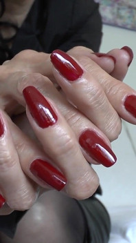 Belas unhas vermelhas no verão - parte 3, Lady Victoria Valente