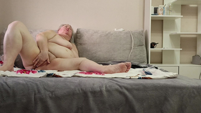 Zona901: 継母が大きな胸とお尻で自慰をし、おもちゃで膣をマスターベーションしてオーガズム