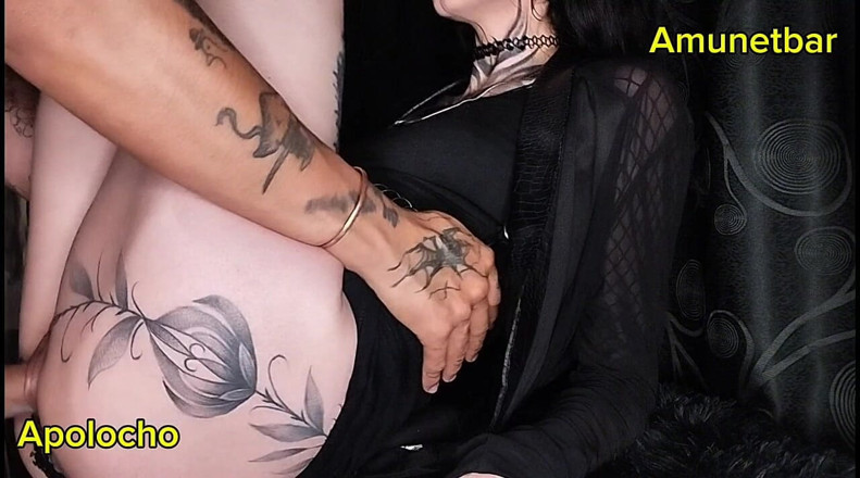 ApoloCho: Sex mit gothic auf dem Schreibtisch, abspritzen im inneren